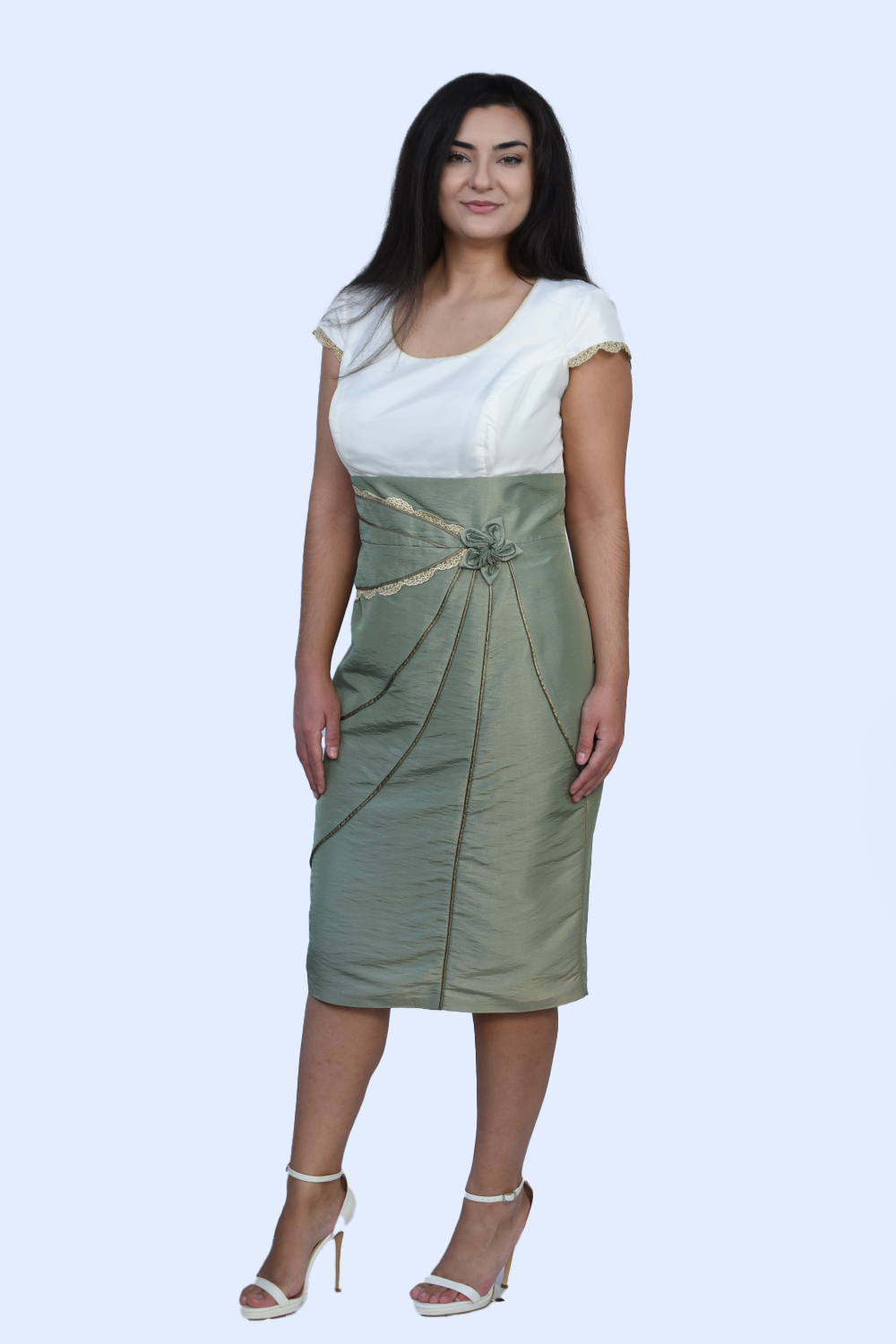 Φόρεμα εκρού-πράσινο με χρυσές λεπτομέρειες Μεγάλα Μεγέθη