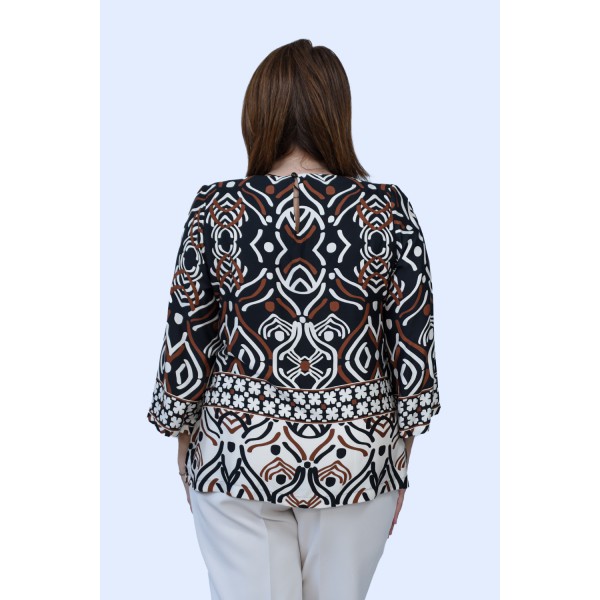 Μπλούζα εμπριμέ με καφέ λεπτομέρειες Μπλούζες