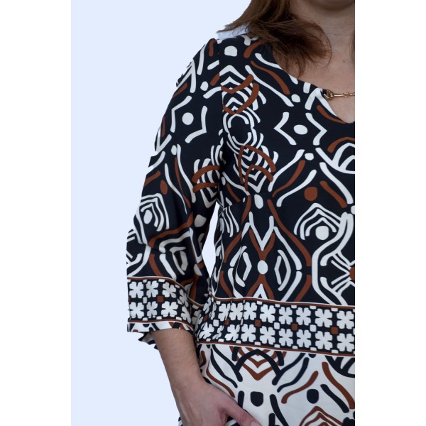 Μπλούζα εμπριμέ με καφέ λεπτομέρειες Μπλούζες