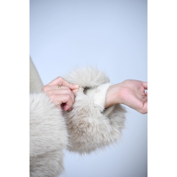 Παλτό εκρού με αποσπώμενη γούνα  Πανωφόρια