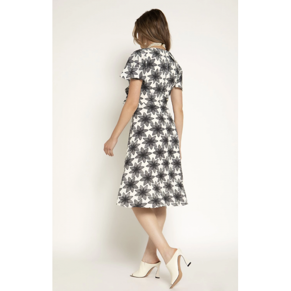 Φόρεμα εκρού με μαύρο σχέδιο  Μεγάλα Μεγέθη